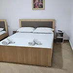 Aliaj Gasthuis 4*