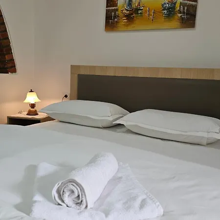 Aliaj 게스트하우스 베라트