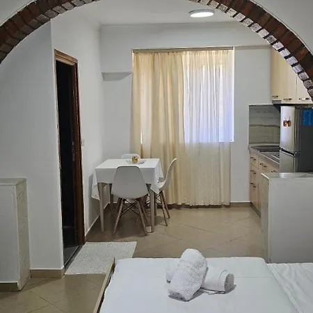 Aliaj 게스트하우스 베라트